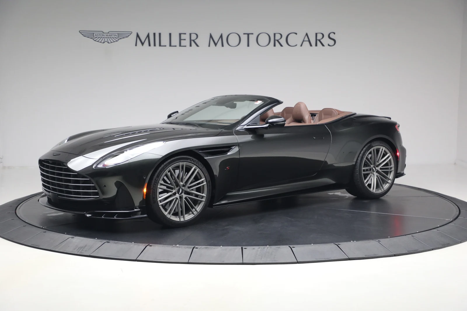 2026 Aston Martin DB12 S Volante, 2/20