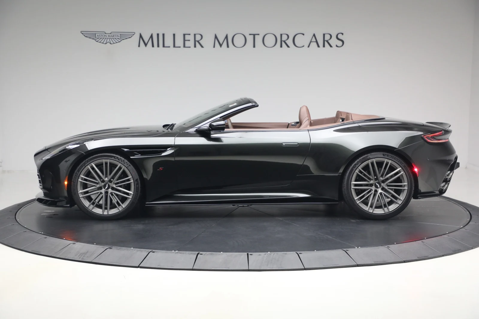 2026 Aston Martin DB12 S Volante, 3/20