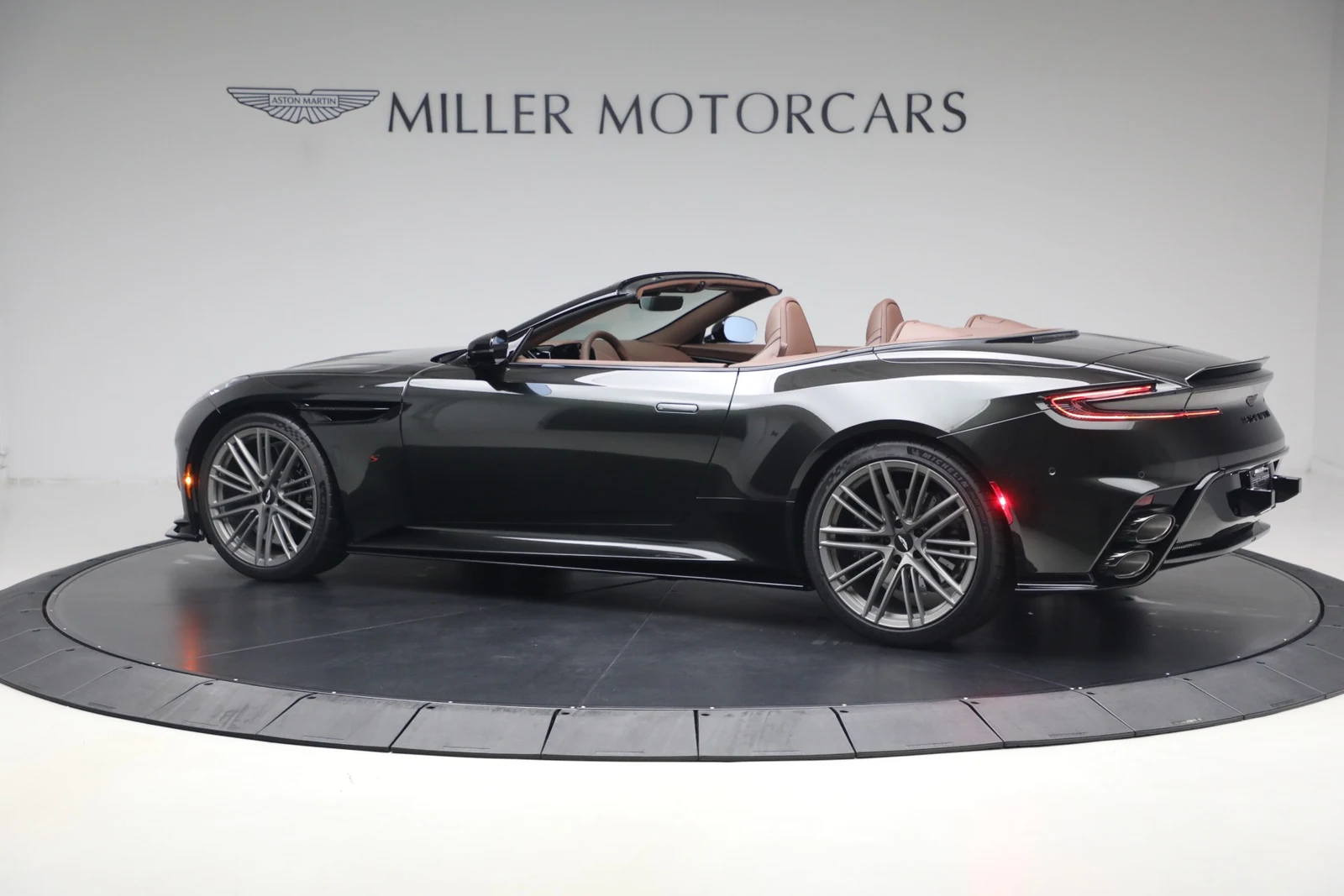 2026 Aston Martin DB12 S Volante, 4/20