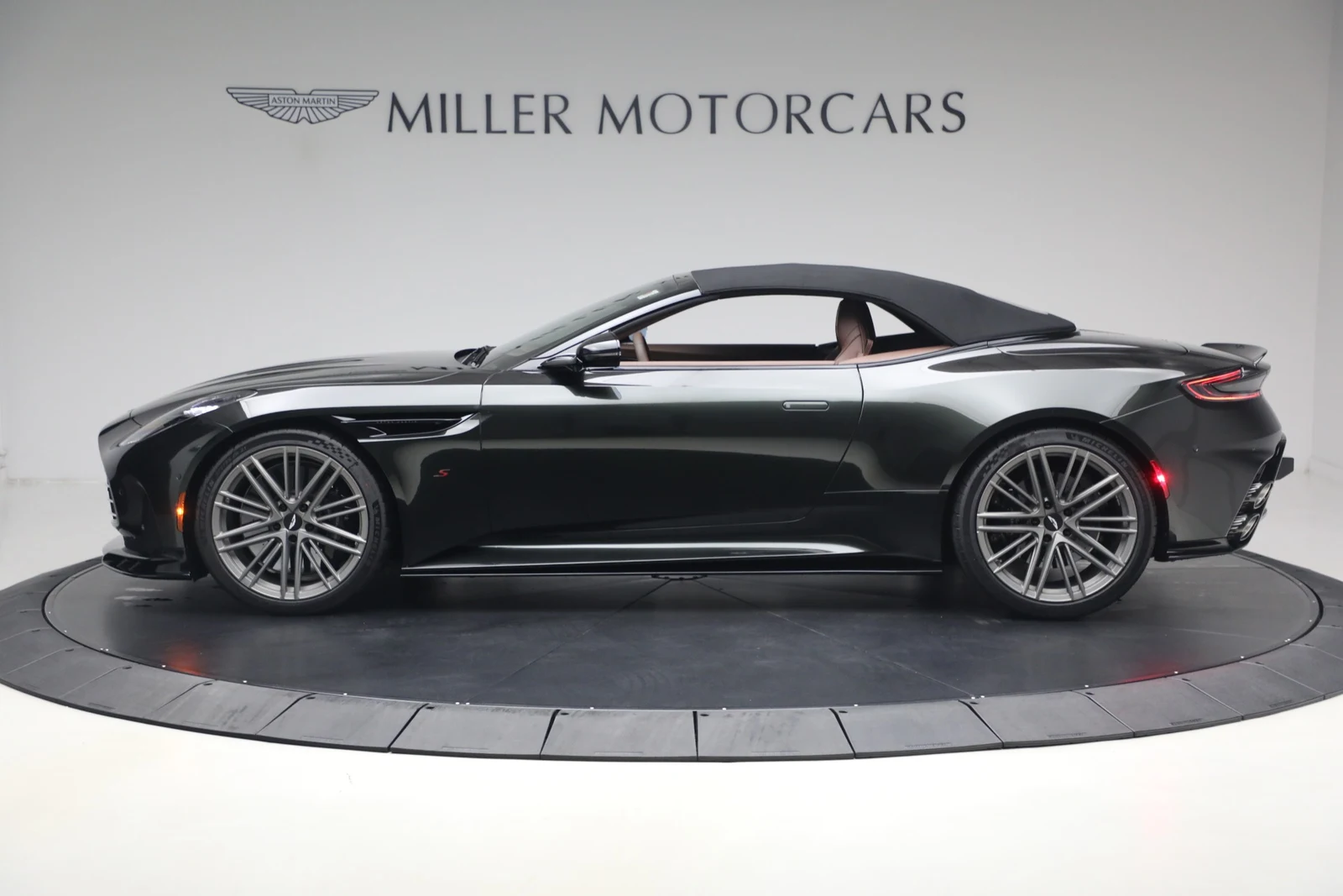 2026 Aston Martin DB12 S Volante, 15/20