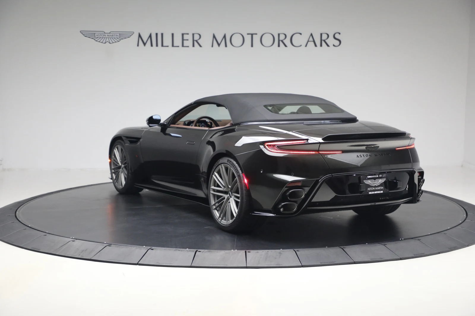 2026 Aston Martin DB12 S Volante, 17/20