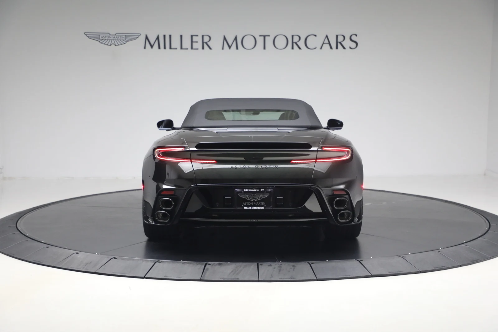 2026 Aston Martin DB12 S Volante, 18/20