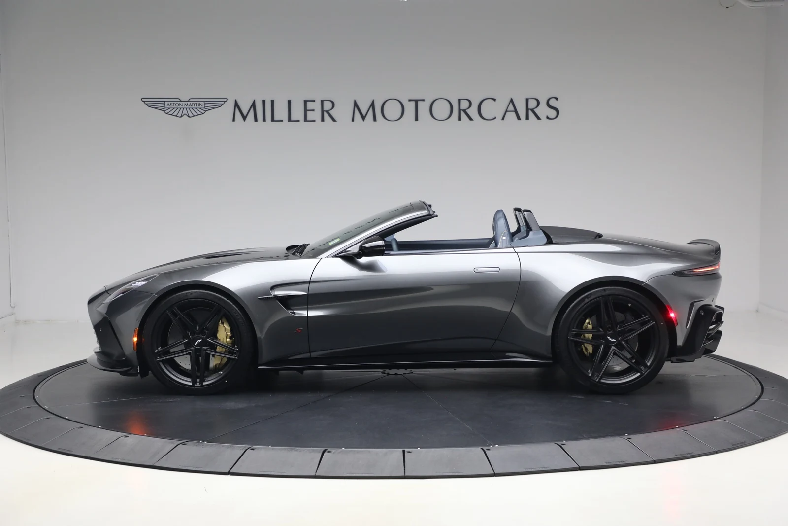 2026 Aston Martin Vantage S Roadster (2024 Update), 3/20