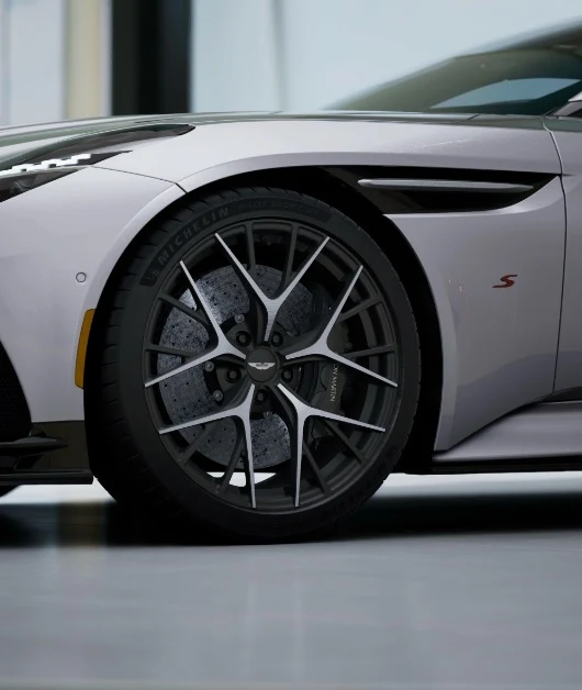 2026 Aston Martin DB12 S Volante, 7/10