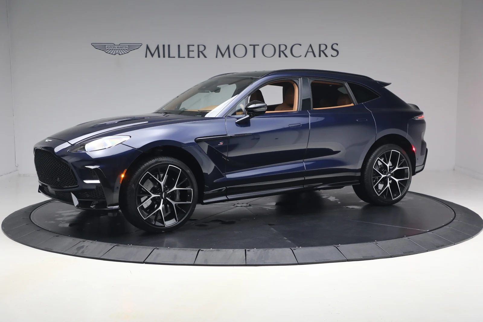 2026 Aston Martin DBX S, 2/20
