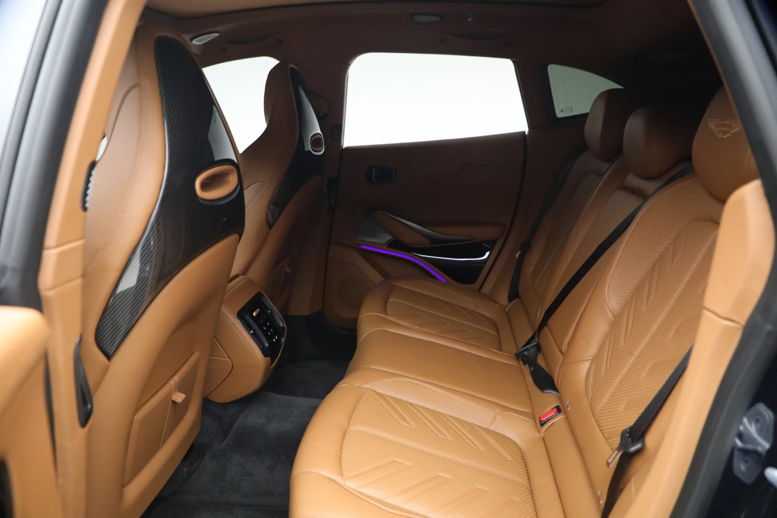 2026 Aston Martin DBX S, 17/20