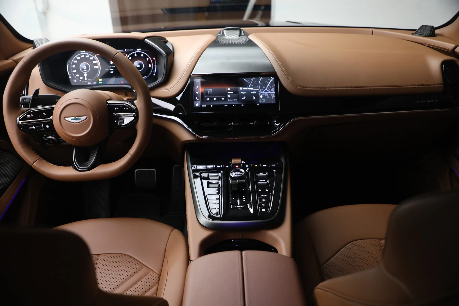 2026 Aston Martin DBX S, 19/20