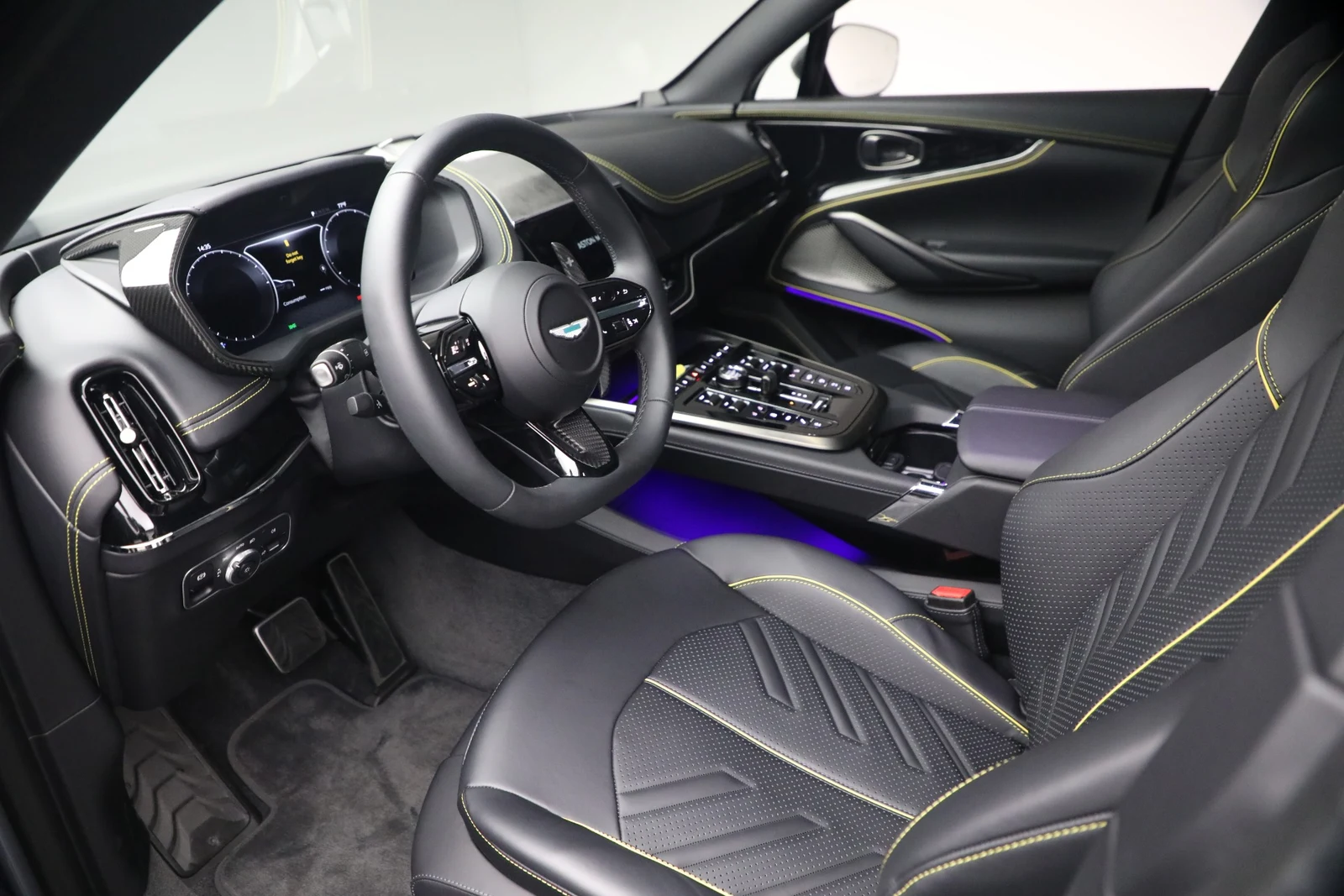 2026 Aston Martin DBX S, 13/20