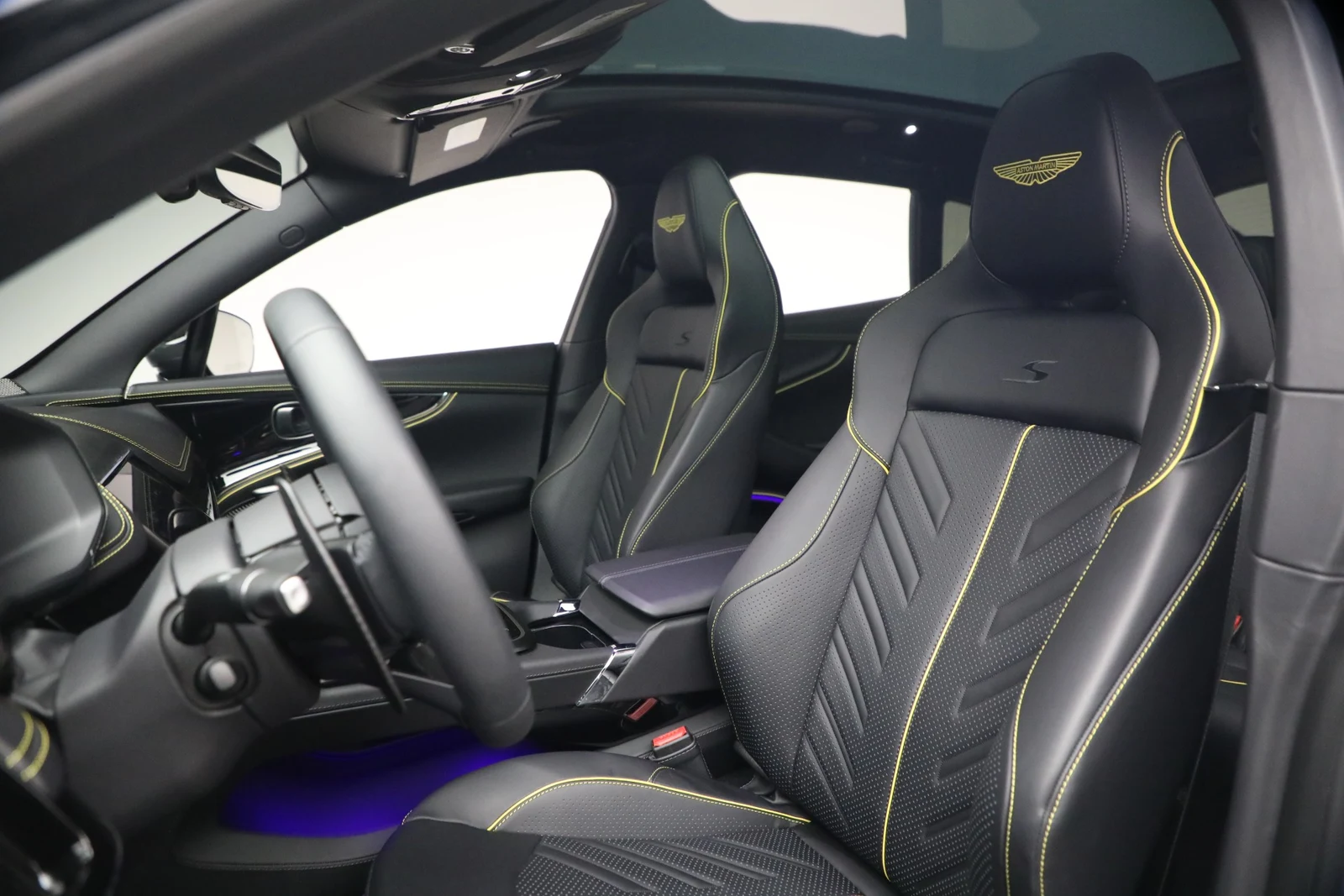 2026 Aston Martin DBX S, 15/20