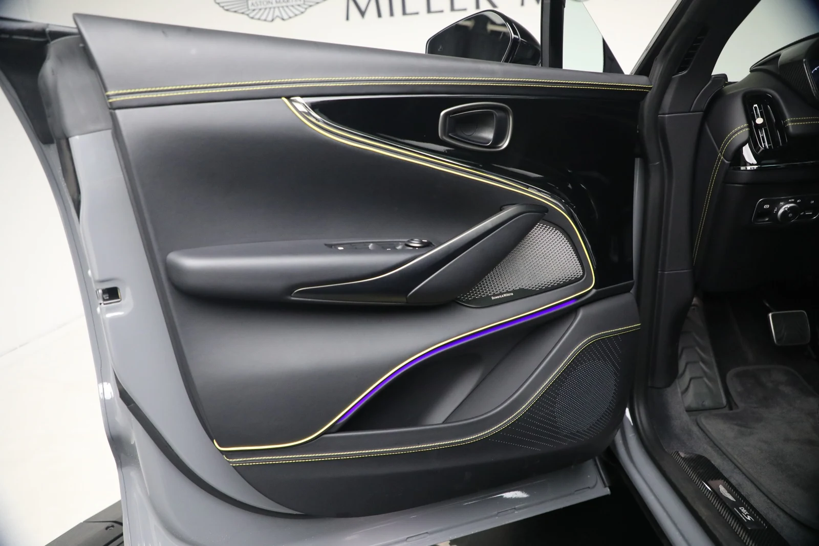 2026 Aston Martin DBX S, 20/20