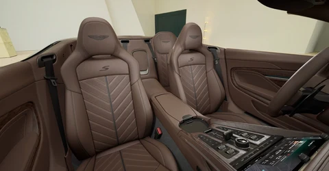 2026 Aston Martin DB12 S Volante, 7/10