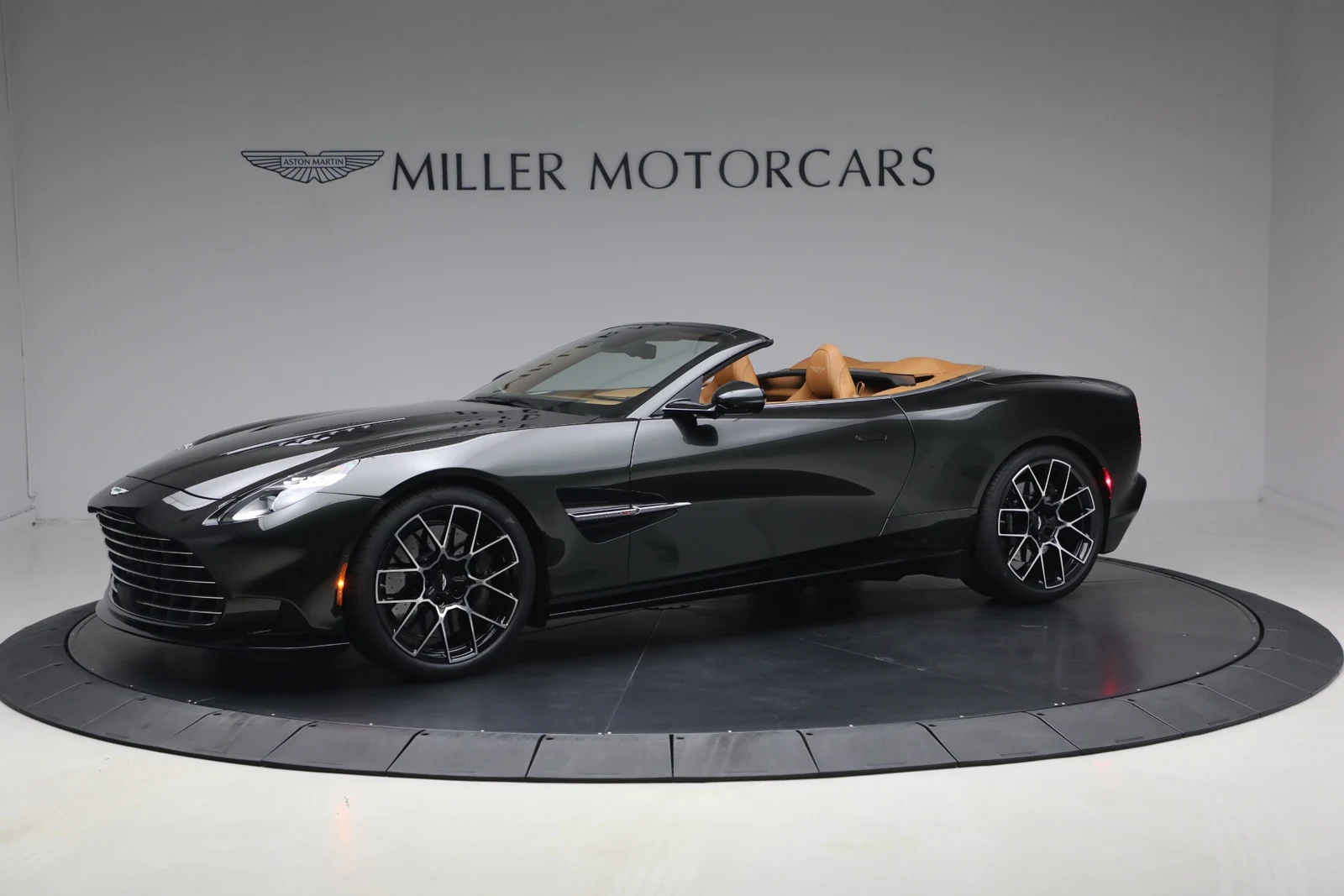2026 Aston Martin Vanquish Volante (3rd Generation), 2/20