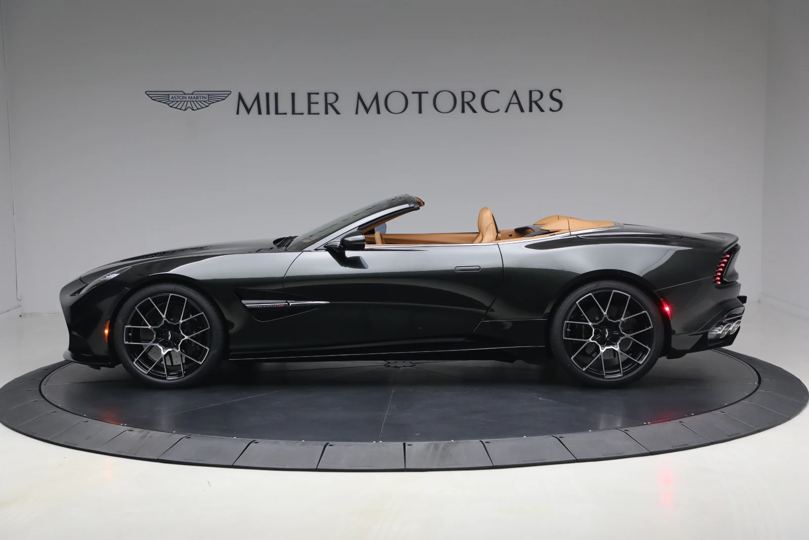 2026 Aston Martin Vanquish Volante (3rd Generation), 3/20