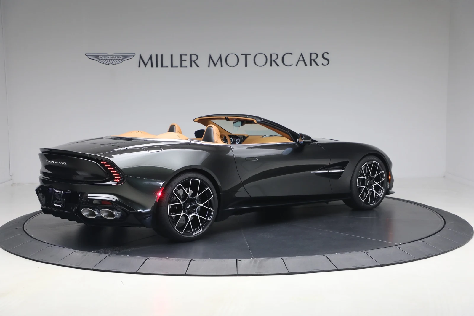 2026 Aston Martin Vanquish Volante (3rd Generation), 8/20