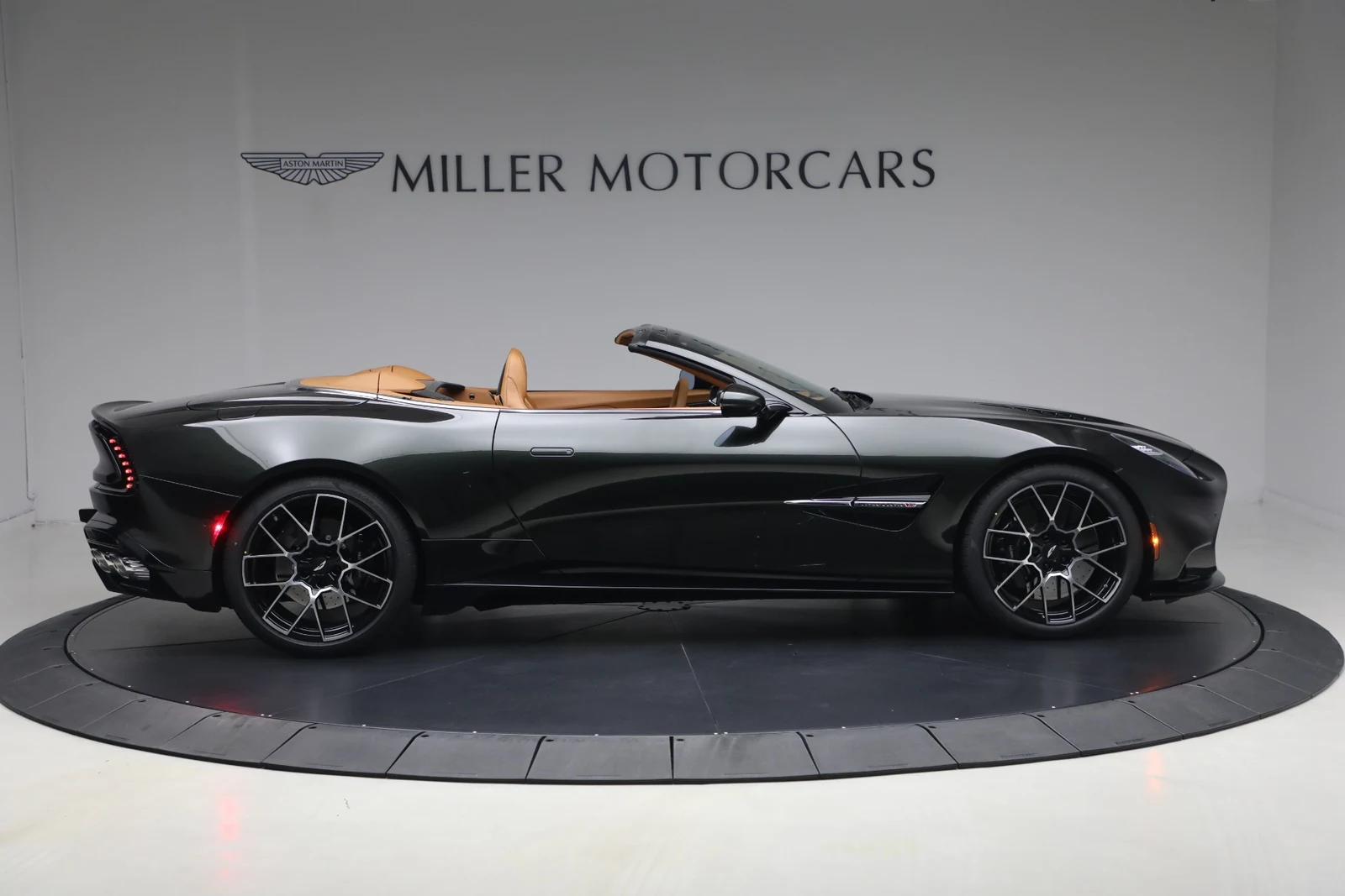 2026 Aston Martin Vanquish Volante (3rd Generation), 9/20
