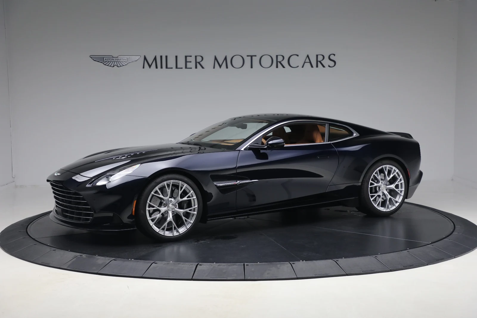 2026 Aston Martin Vanquish V12 (3rd Generation), 2/20