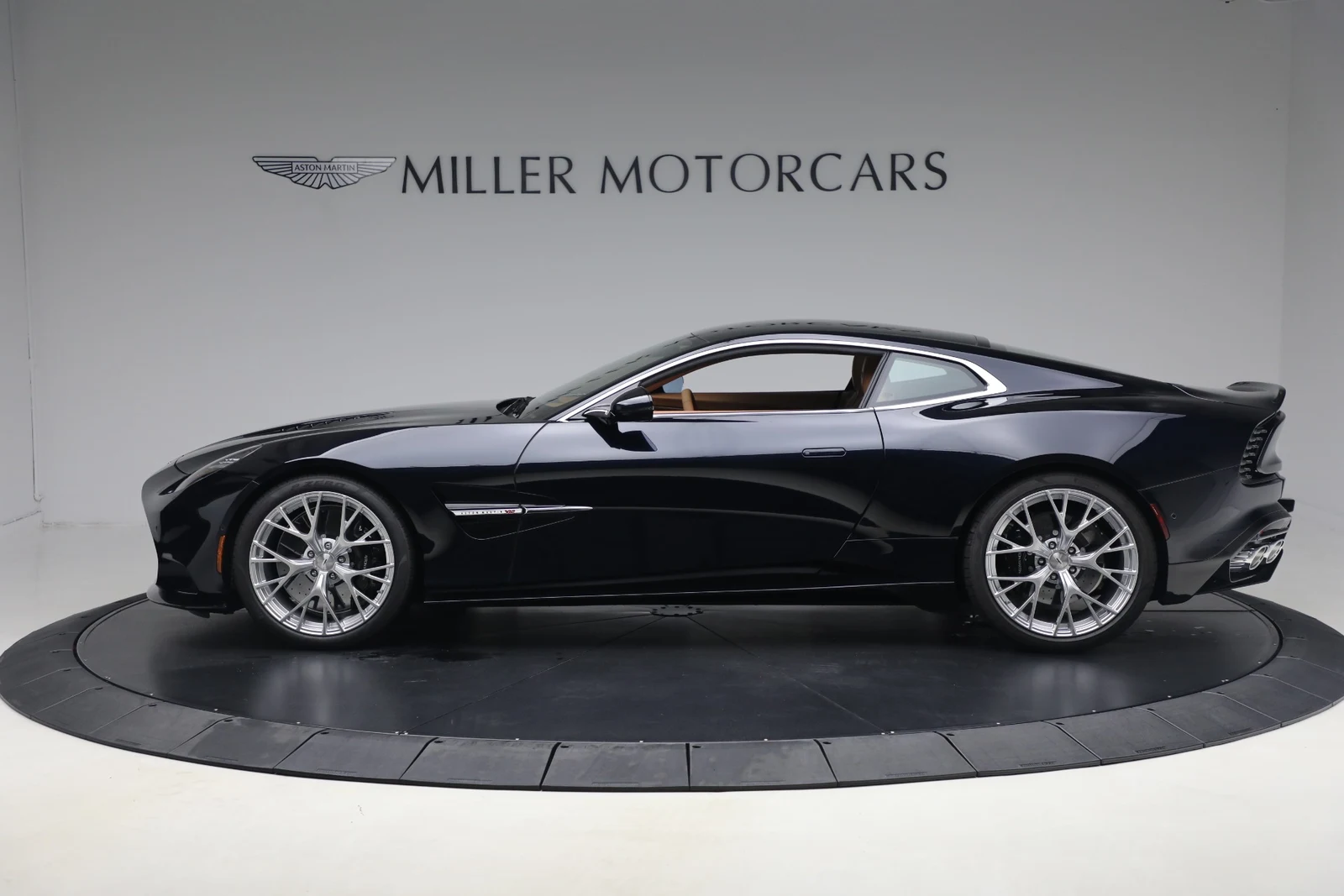 2026 Aston Martin Vanquish V12 (3rd Generation), 3/20