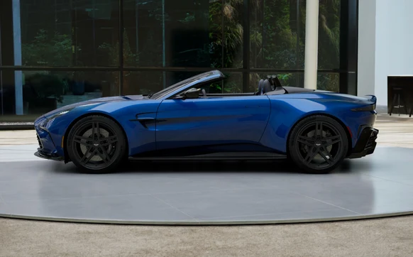 2026 Aston Martin Vantage Roadster (2024 Update), 2/10