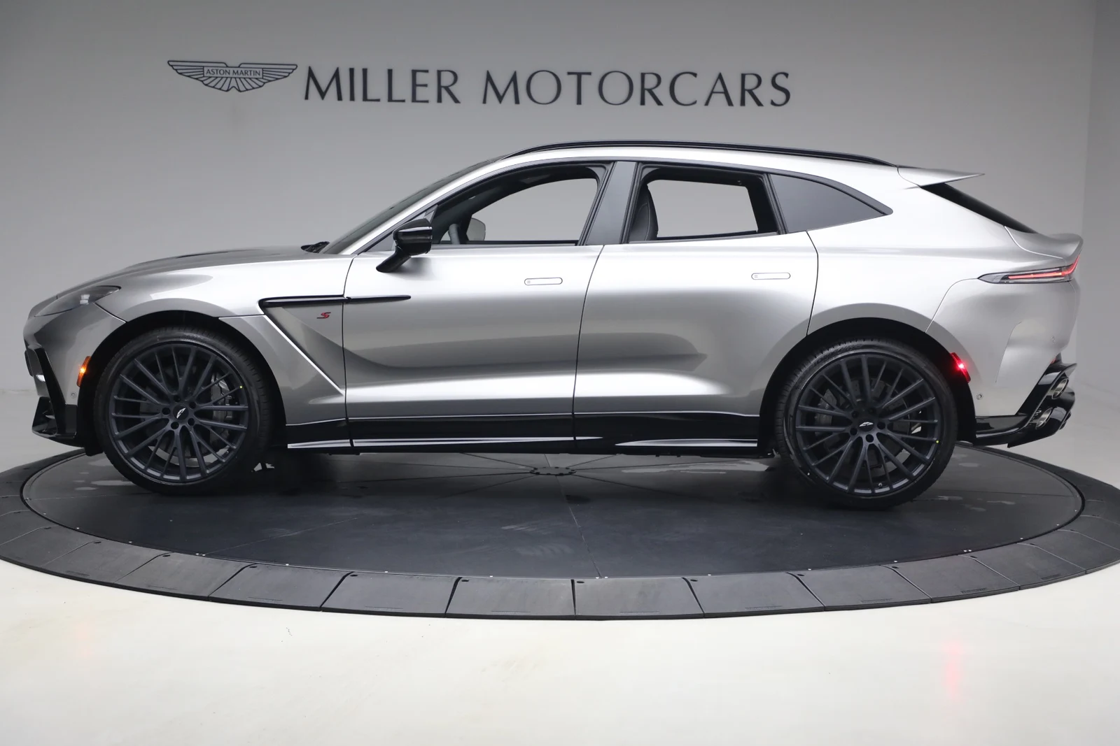 2026 Aston Martin DBX S, 3/20
