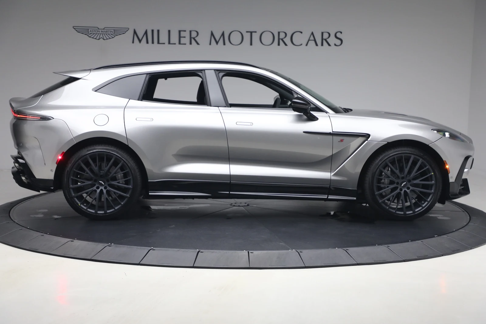 2026 Aston Martin DBX S, 9/20