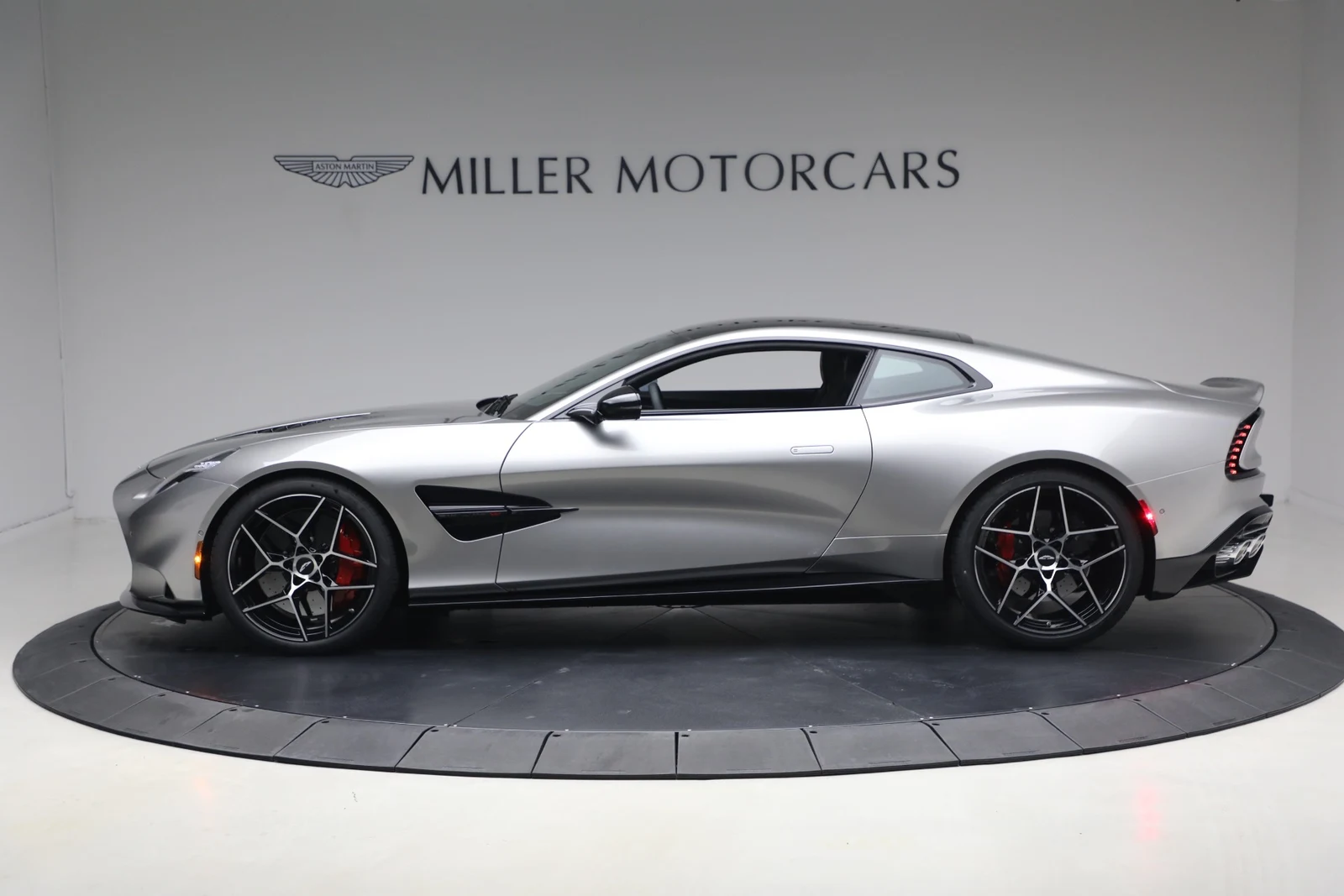 2026 Aston Martin Vanquish V12 (3rd Generation), 3/20