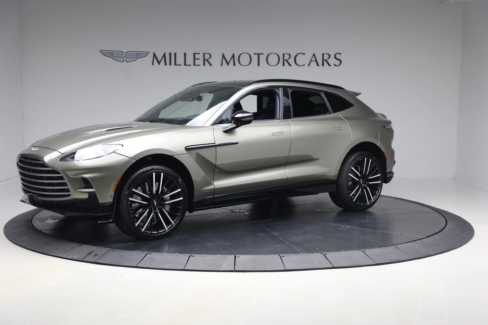 2026 Aston Martin DBX707 (2024 Update), 2/20