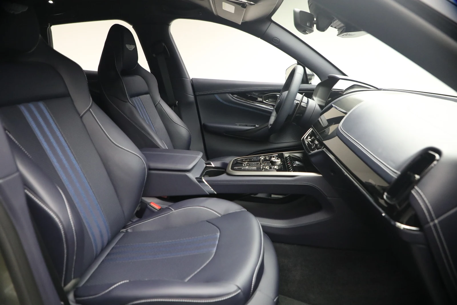 2026 Aston Martin DBX707 (2024 Update), 19/20