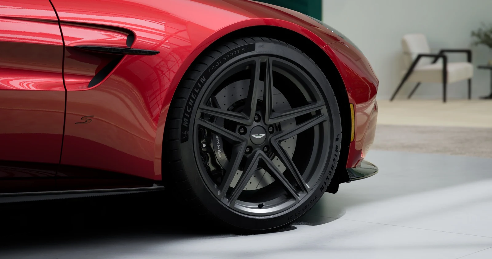 2026 Aston Martin Vantage S Roadster (2024 Update), 4/13