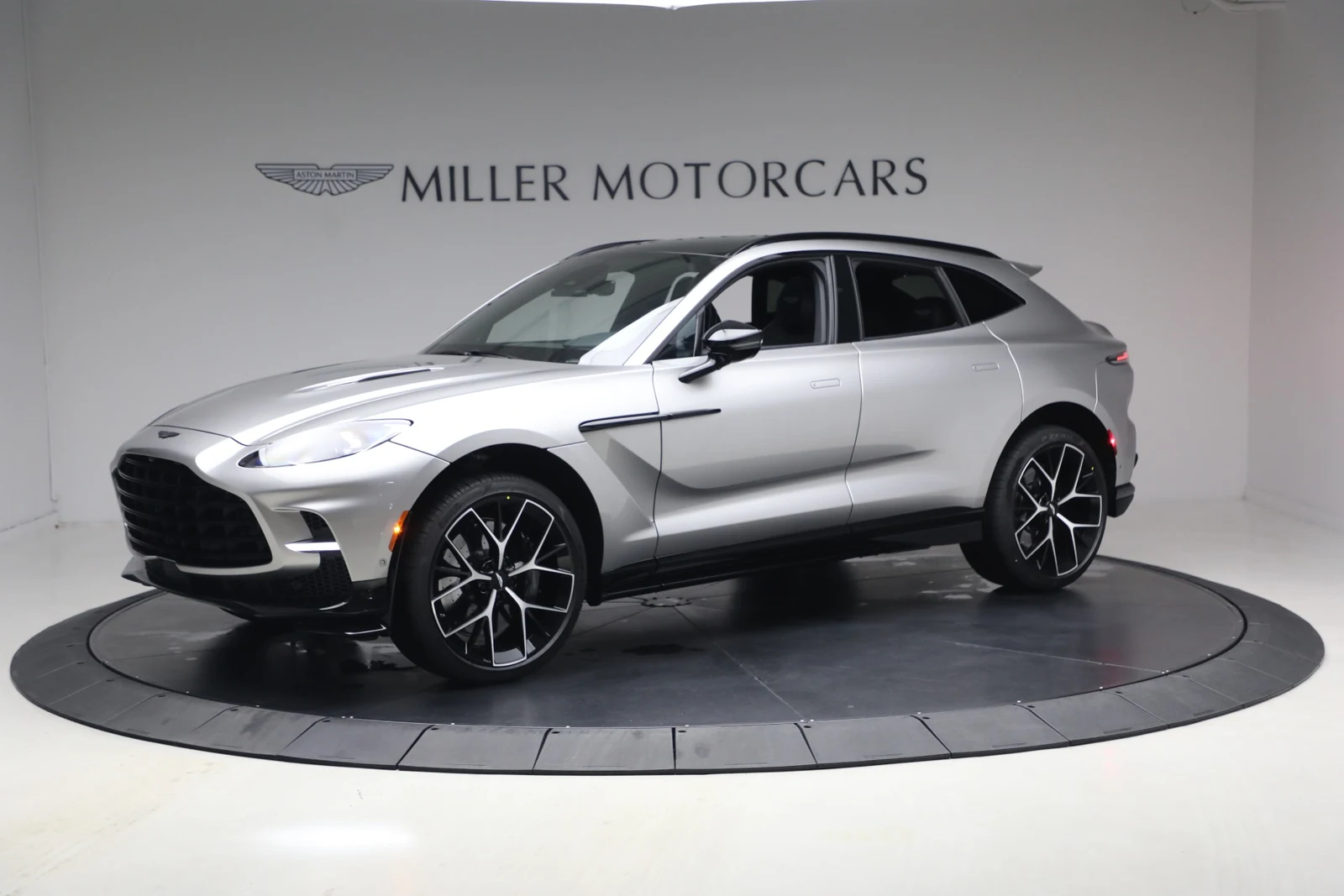 2026 Aston Martin DBX707 (2024 Update), 2/20