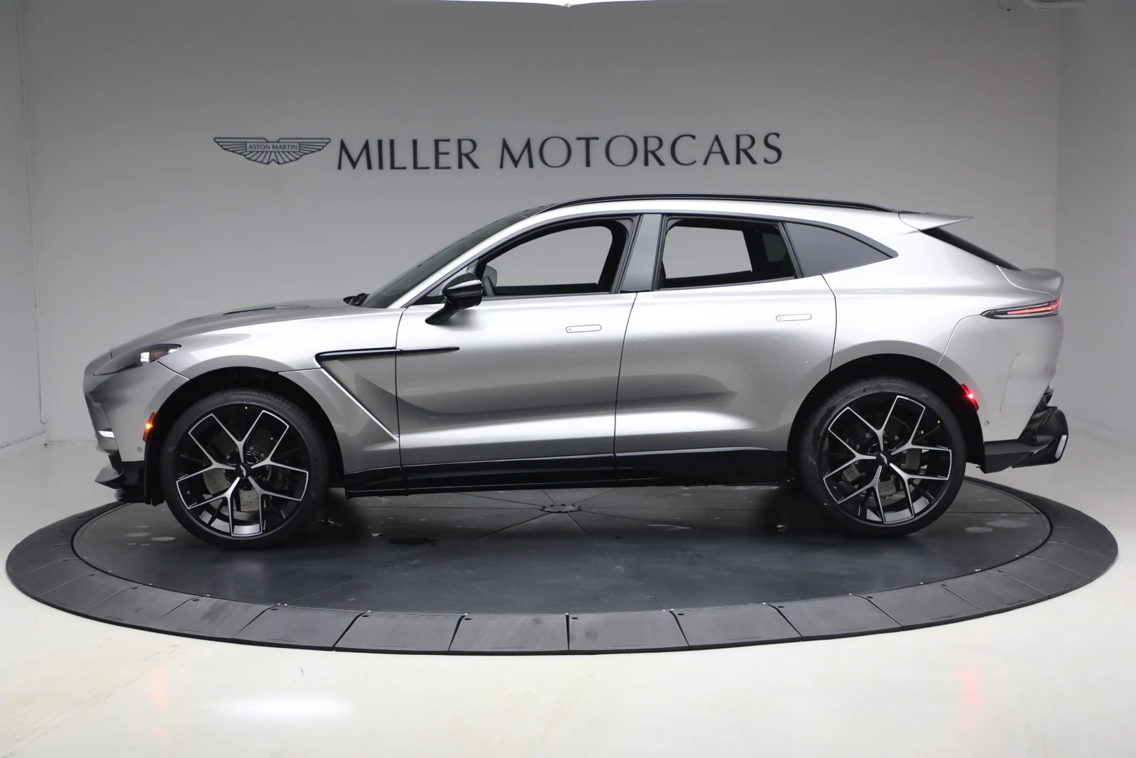 2026 Aston Martin DBX707 (2024 Update), 3/20