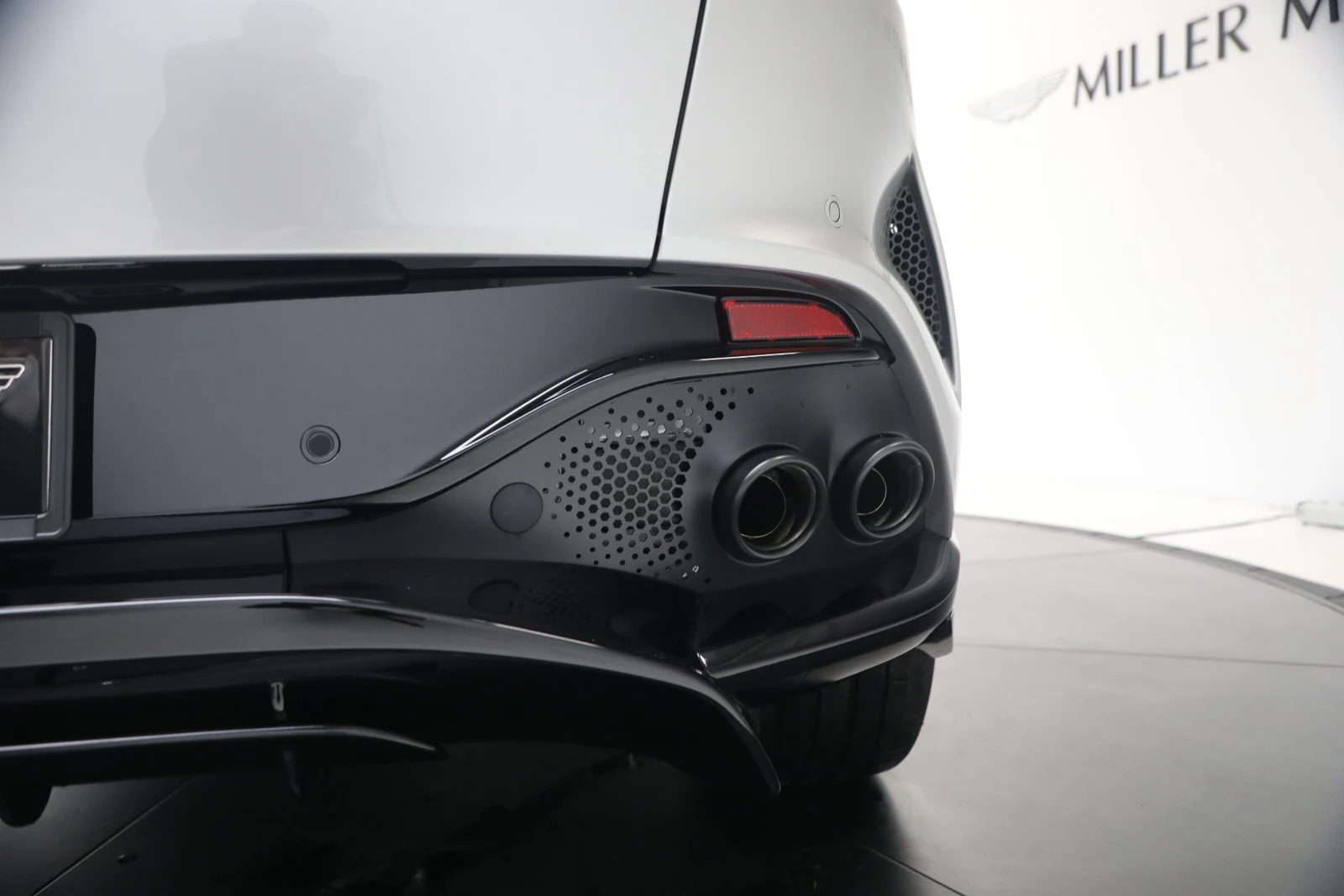 2026 Aston Martin DBX707 (2024 Update), 18/20
