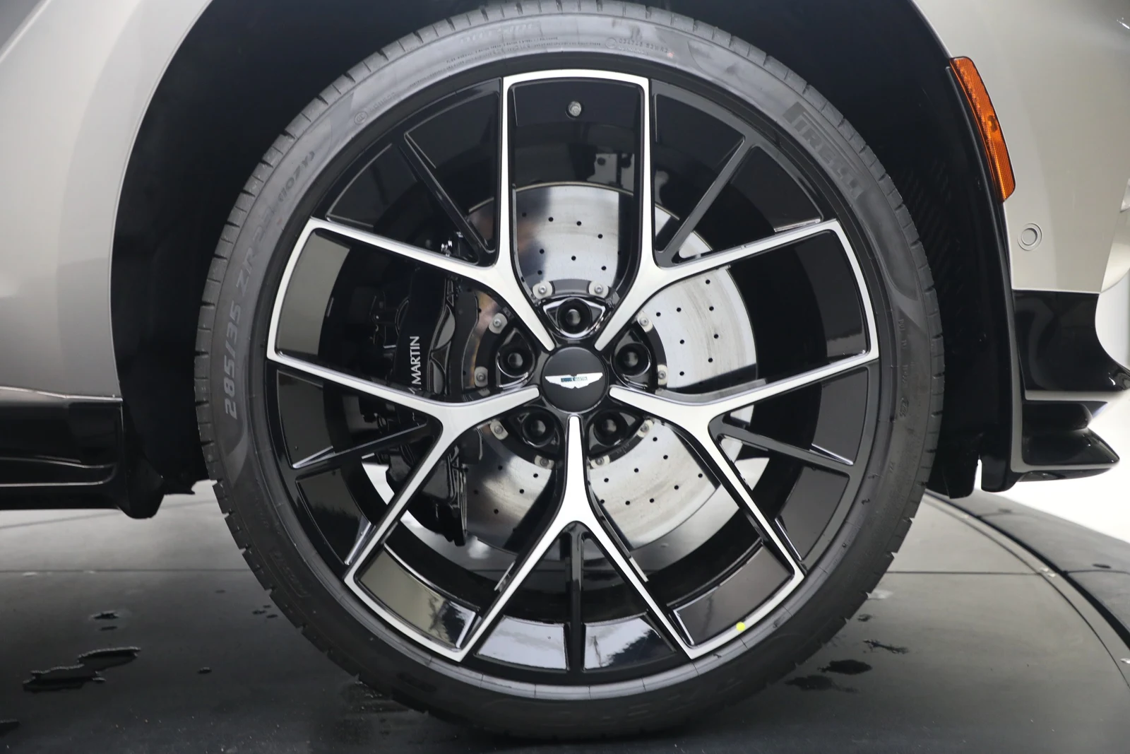 2026 Aston Martin DBX707 (2024 Update), 19/20
