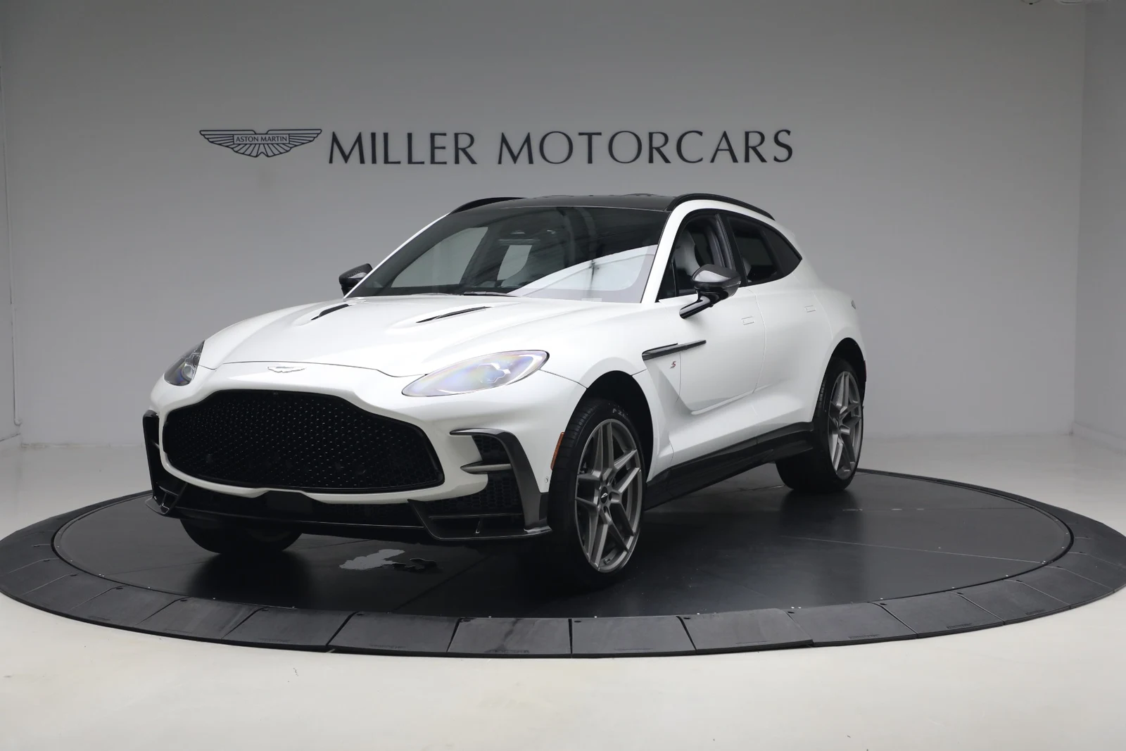 2026 Aston Martin DBX S, 2/20
