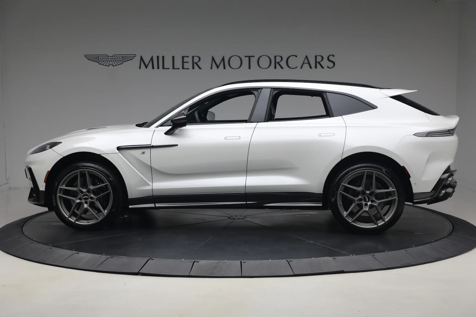 2026 Aston Martin DBX S, 5/20