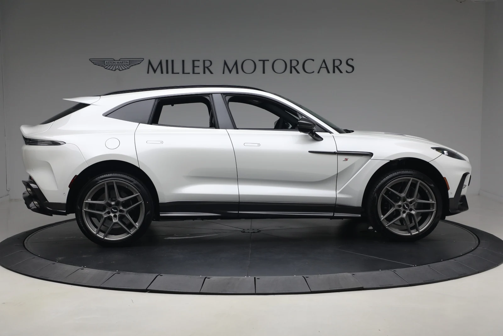 2026 Aston Martin DBX S, 11/20