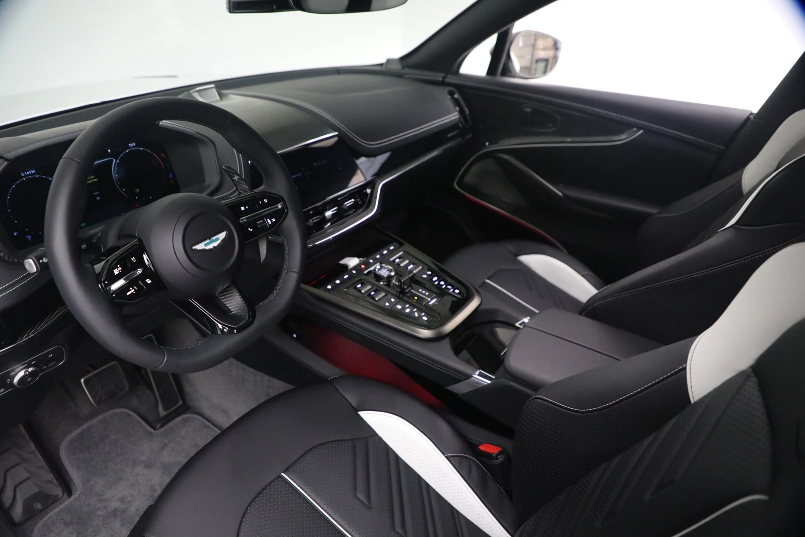 2026 Aston Martin DBX S, 15/20