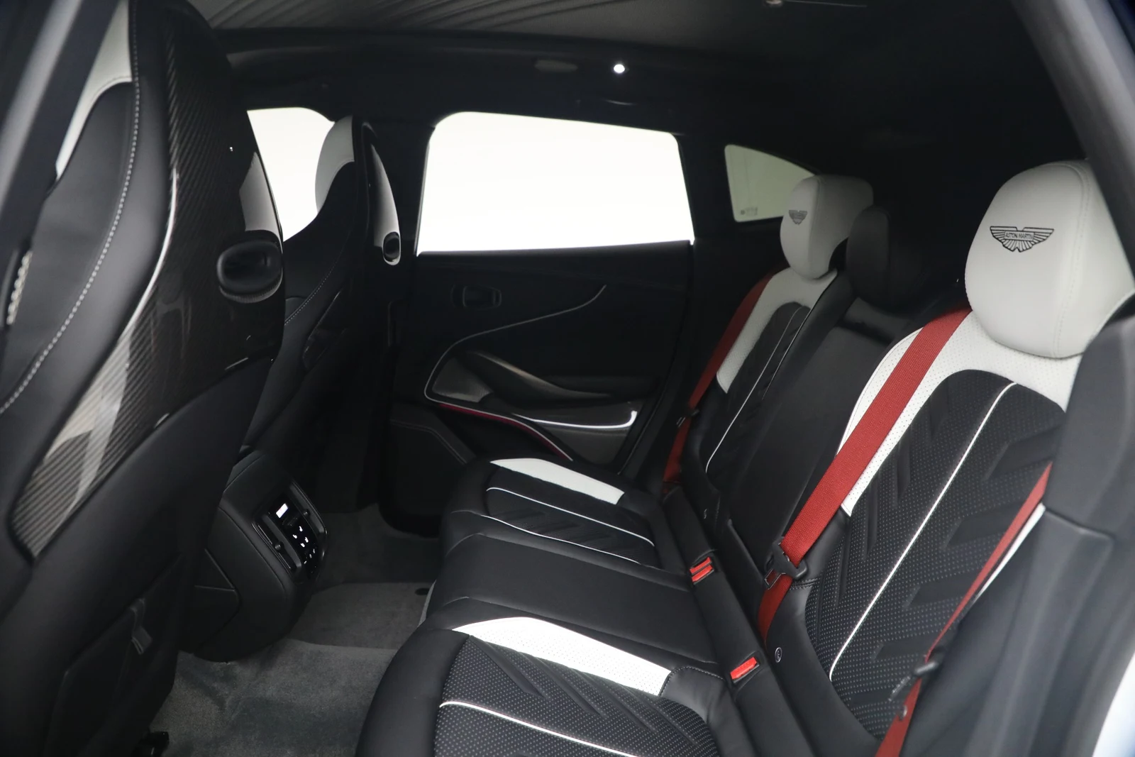 2026 Aston Martin DBX S, 20/20