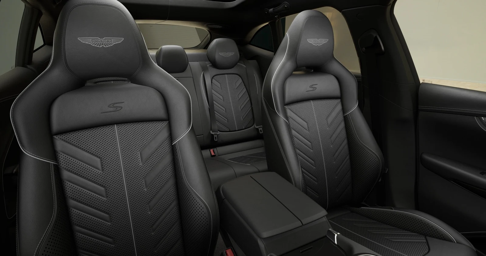 2026 Aston Martin DBX S, 10/12