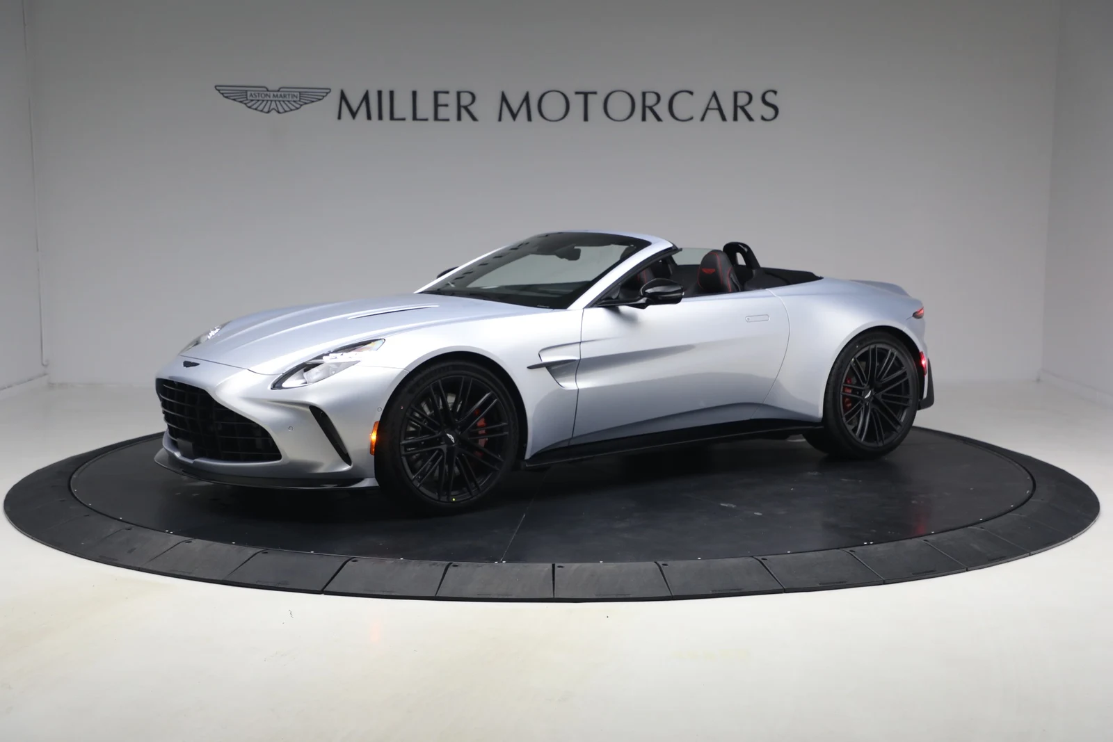 2026 Aston Martin Vantage Roadster (2024 Update), 2/20