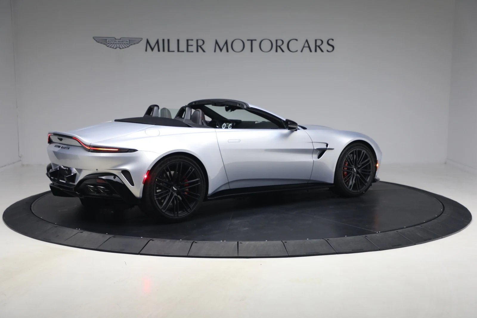 2026 Aston Martin Vantage Roadster (2024 Update), 8/20