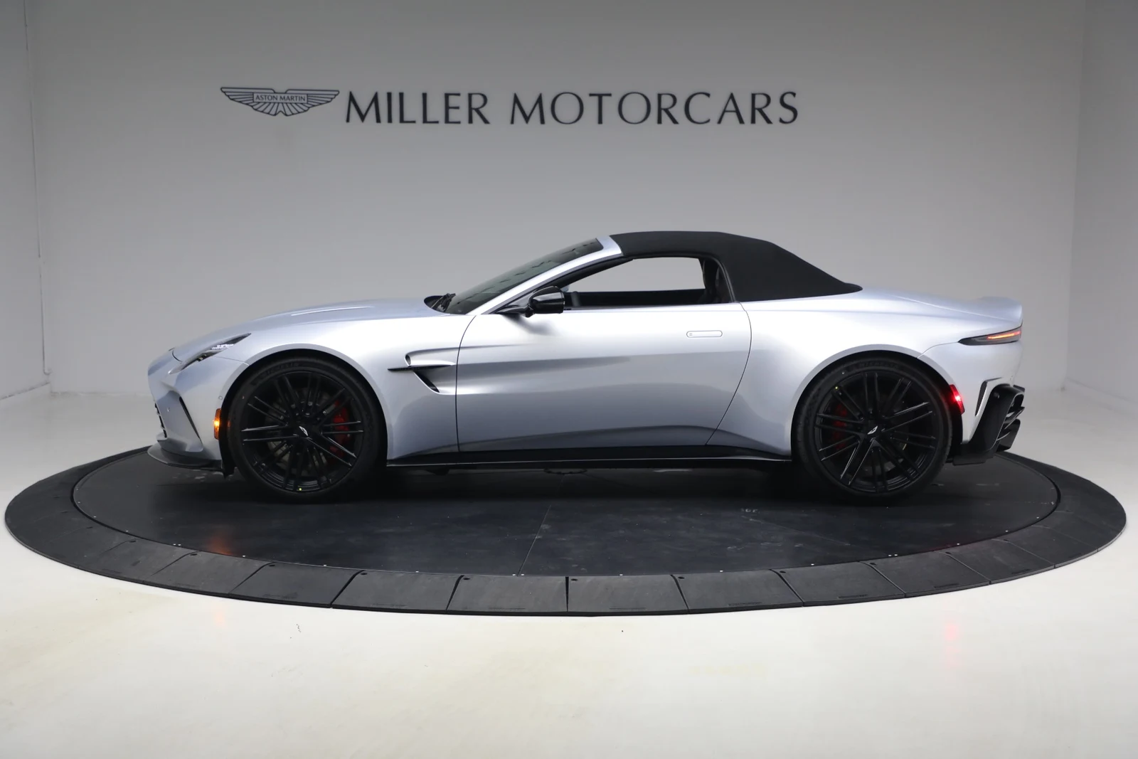 2026 Aston Martin Vantage Roadster (2024 Update), 15/20