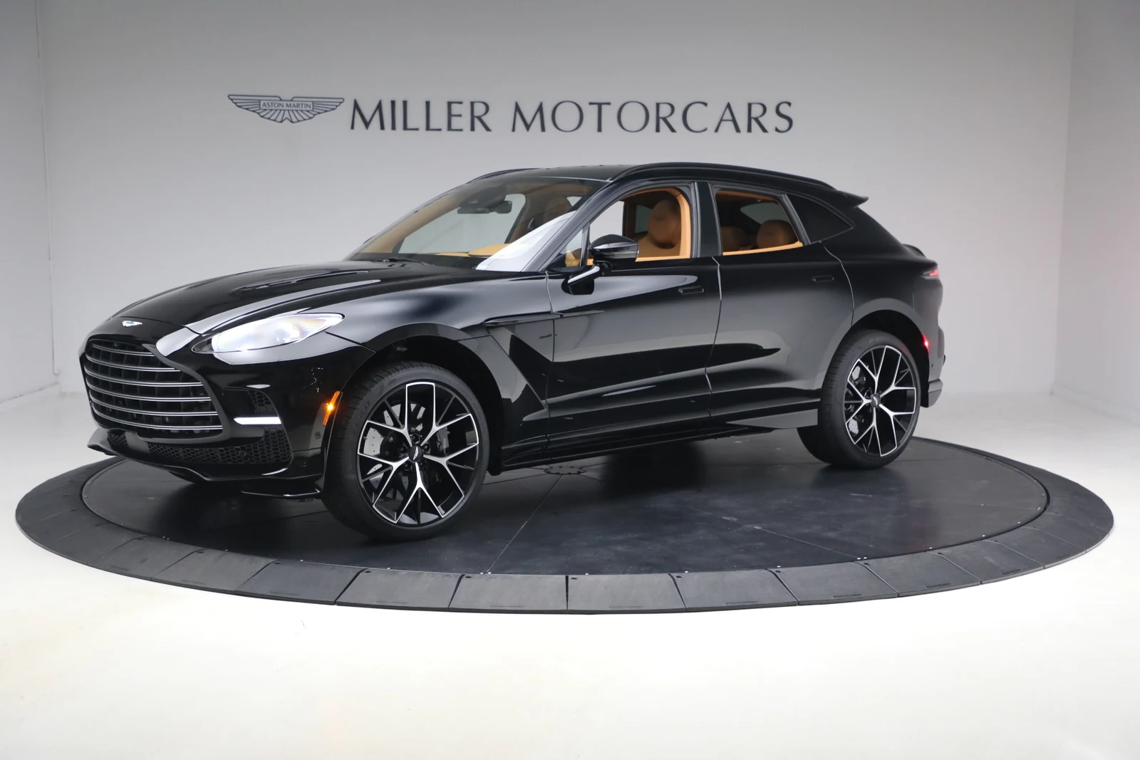 2026 Aston Martin DBX707 (2024 Update), 2/20