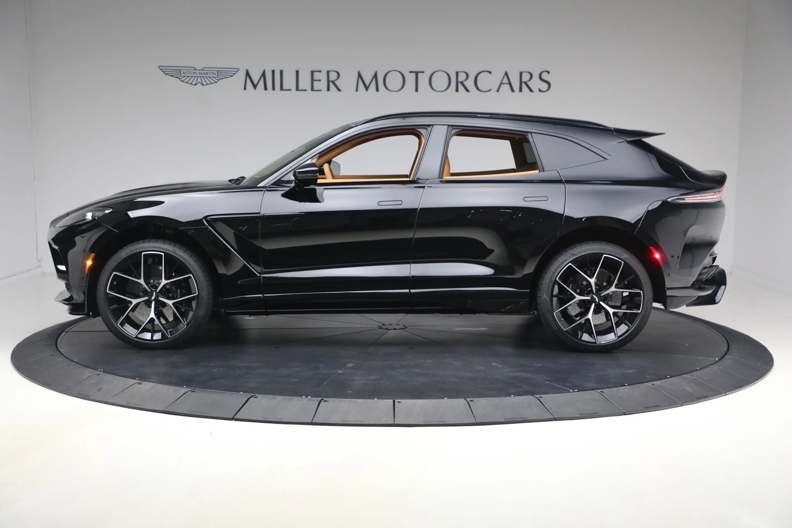 2026 Aston Martin DBX707 (2024 Update), 3/20