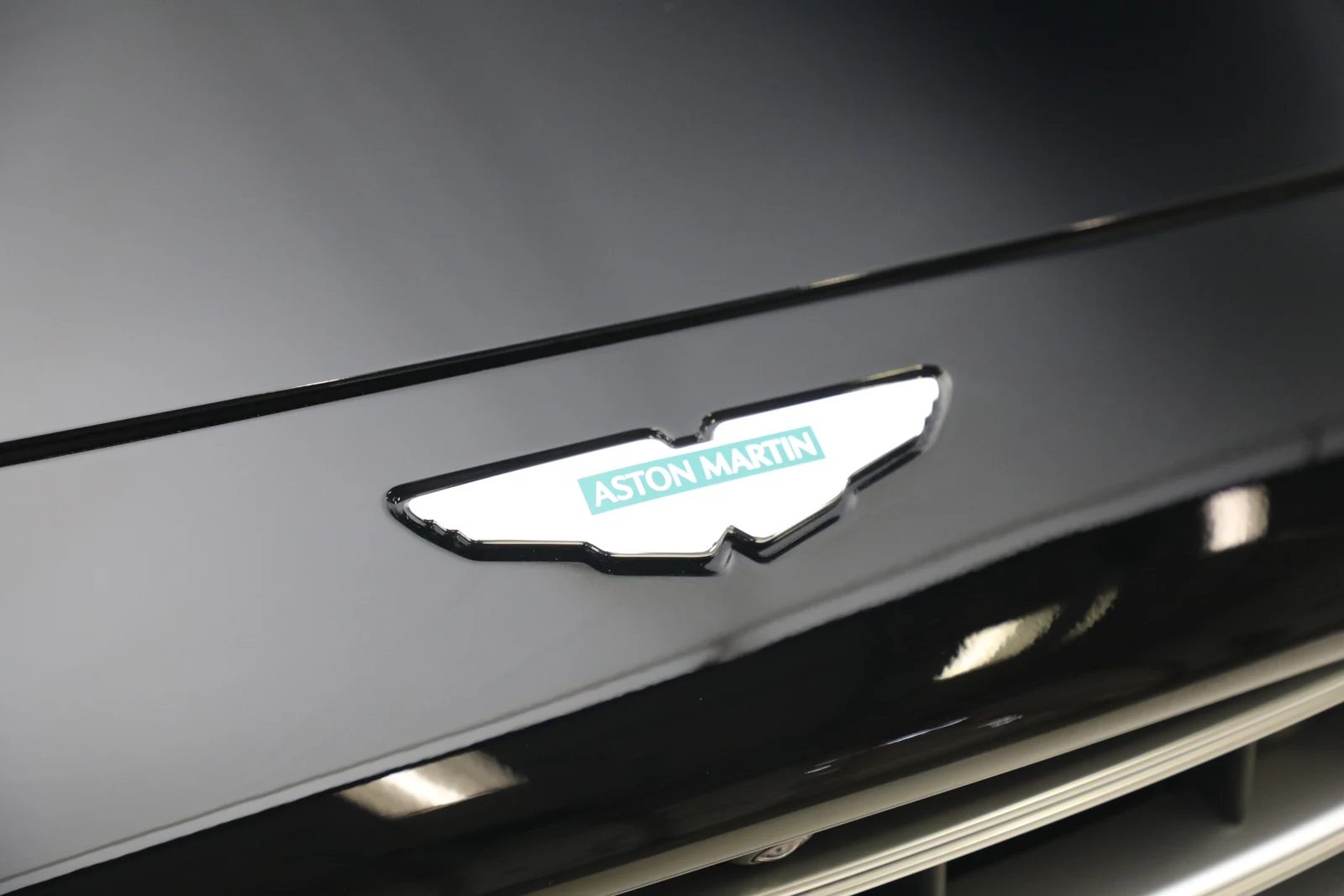 2026 Aston Martin DBX707 (2024 Update), 13/20