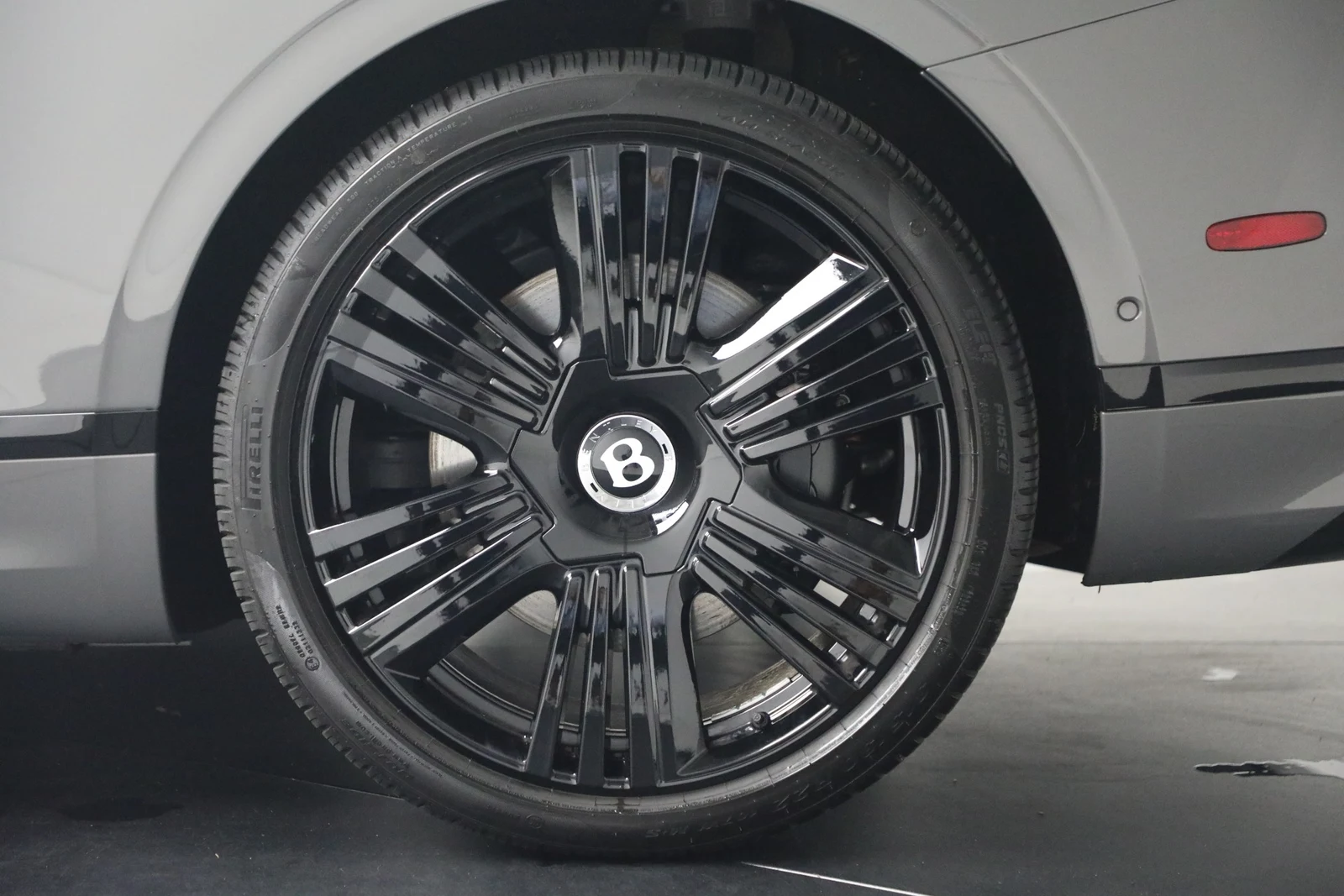 2026 Bentley Continental GTC Azure (4th Generation), 19/20