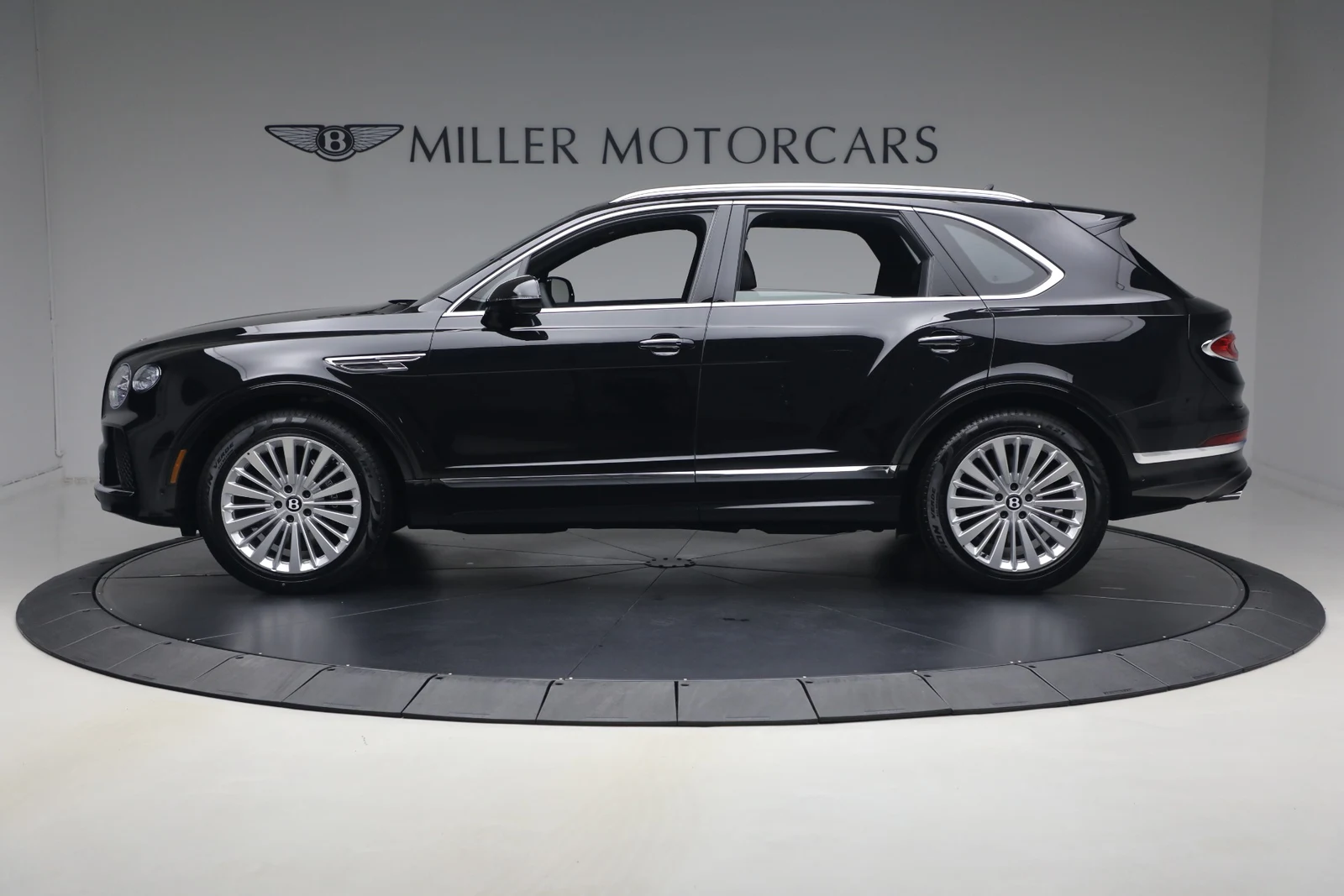 2026 Bentley Bentayga V8, 3/20