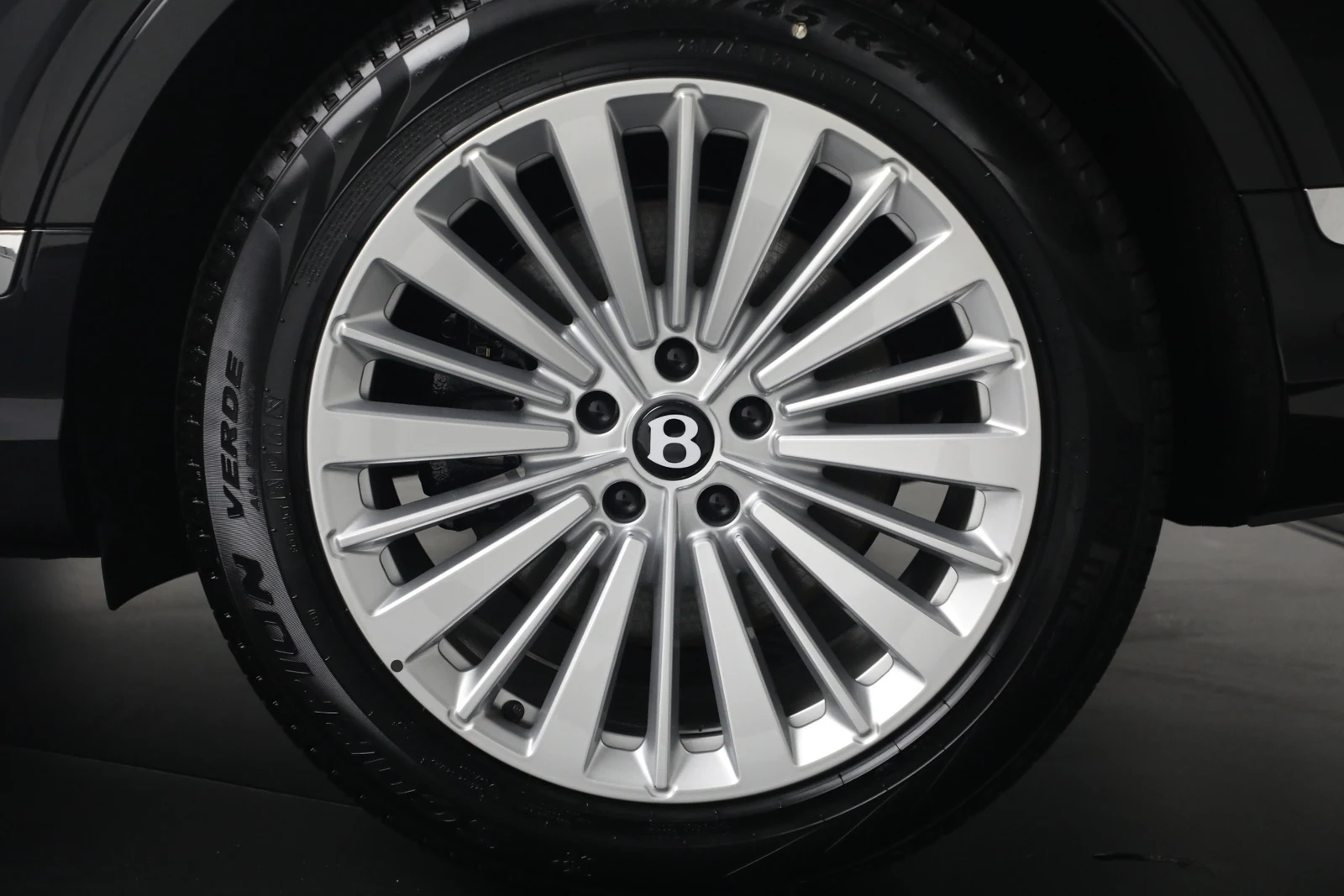 2026 Bentley Bentayga V8, 15/20
