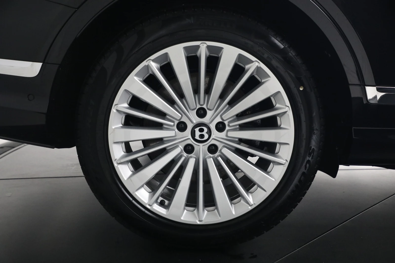 2026 Bentley Bentayga V8, 16/20