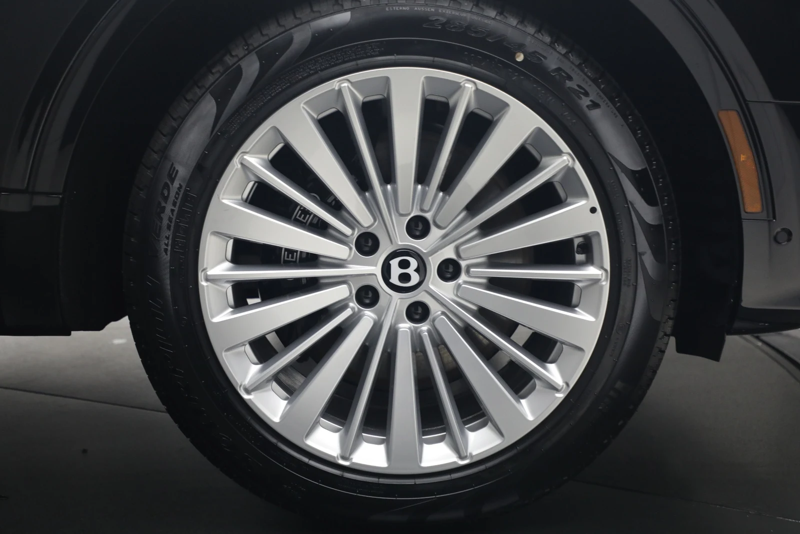 2026 Bentley Bentayga V8, 17/20