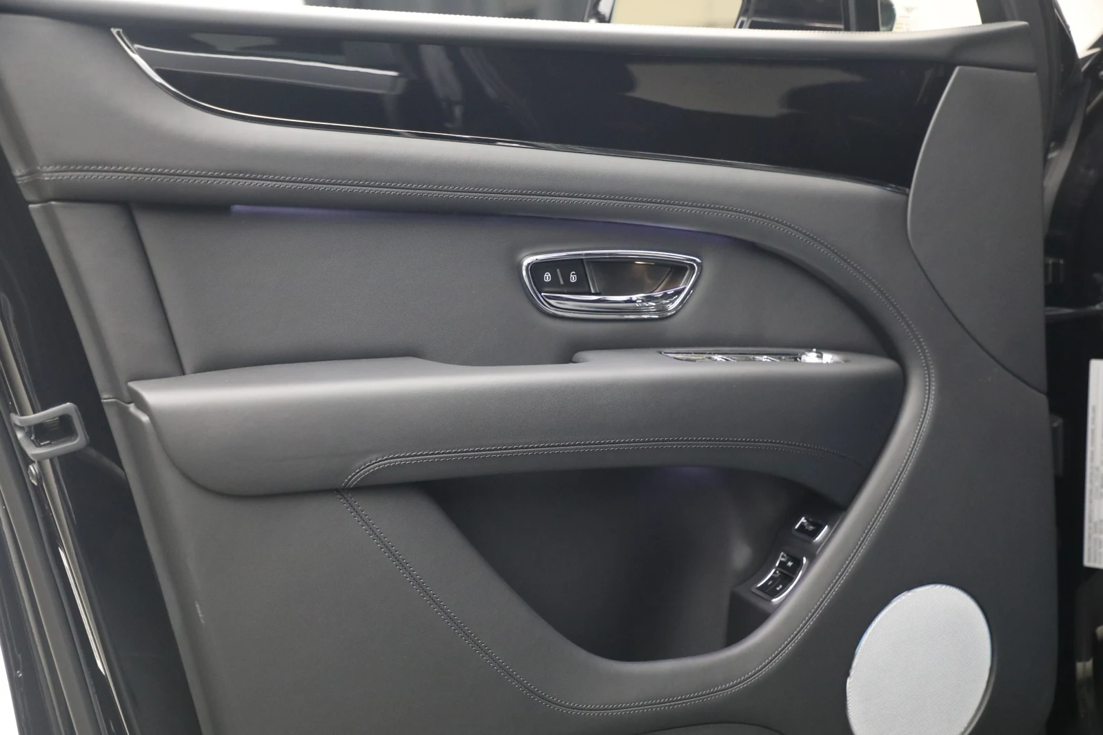 2026 Bentley Bentayga V8, 18/20